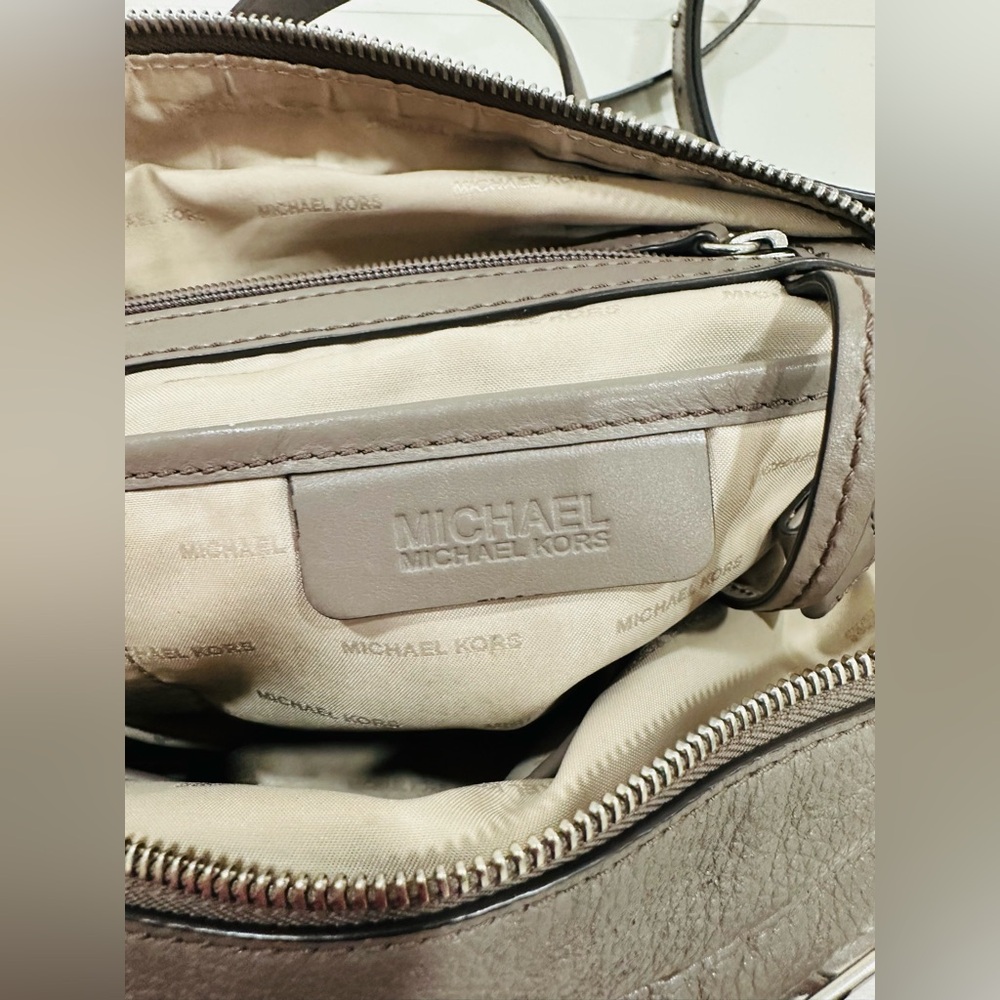 Michael Michael Kors Grey Quilted Leather Large Loni East West Top Handle Bag - Picture 14 of 15